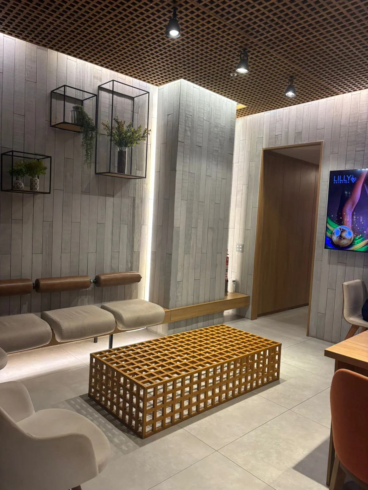Sala de espera da Lilly Estética no Shopping da Gávea
